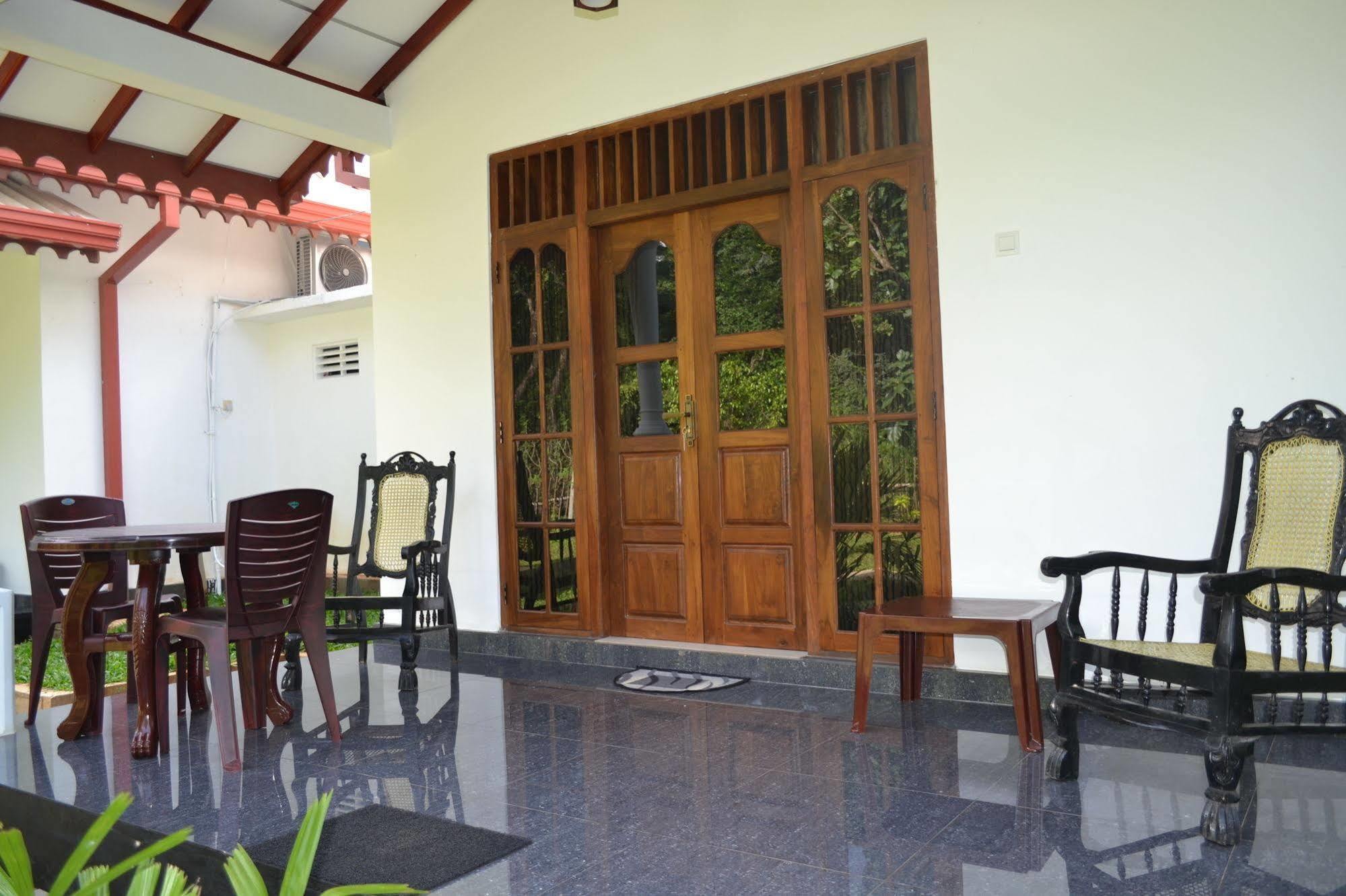 Sigiri Holiday Inn Inamaluwa Exterior foto
